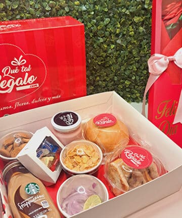 Desayuno criollo con caja de rosa