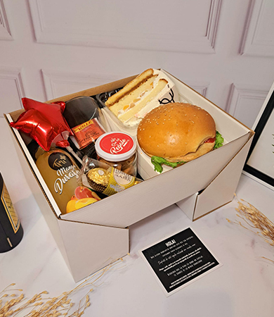 Desayuno para cumpleaños en caja bandeja